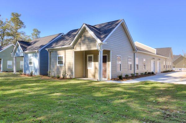 Single level 1 bedroom cottage with attached garage