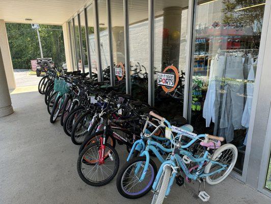 Outside they have soooooo many bikes