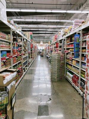 Well organized and clean aisles | IG: happyfoodieoc