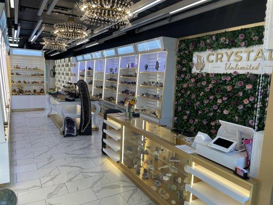 WELCOME TO OUR HIGH-END CRYSTALS SHOP IN STAMFORD, CT