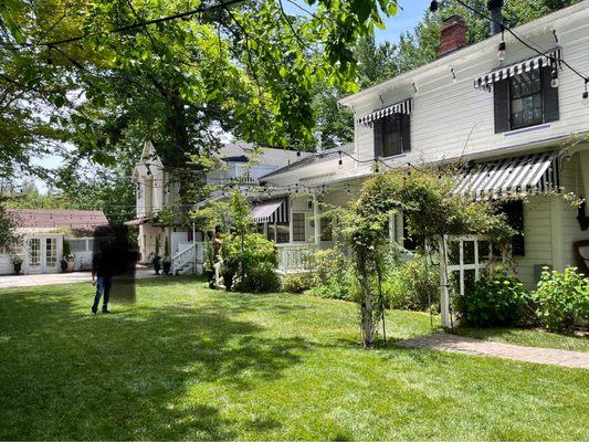 Larger side yard for reception