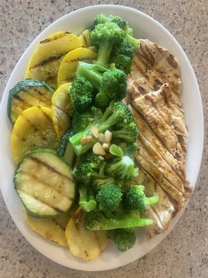 Grilled chicken mixed veggies total yummy and healthy. Pizza is great!