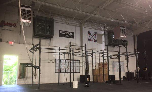 Plenty of pullup stations of all sizes here