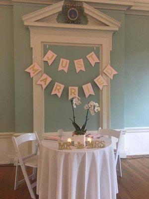 Sweetheart table-- Diverse Catering did a spectacular job making the venue look gorgeous!