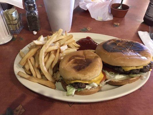 I got a jumbo burger and a small burger. Best burger in TX. I can't get enough of it.