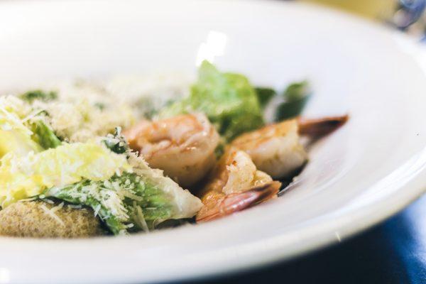 Caesar salad with prawns