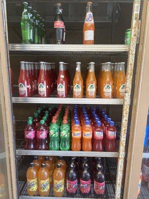 Jarritos y otras sodas.