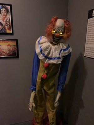 Animatronic creepy clown