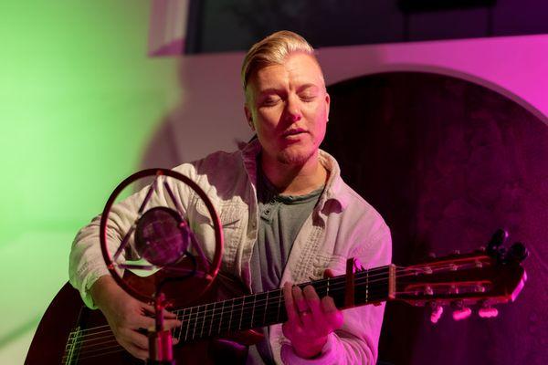 Austin musician performing live music at Hive Open Mic