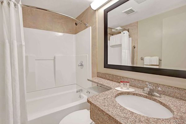 Guest room bath