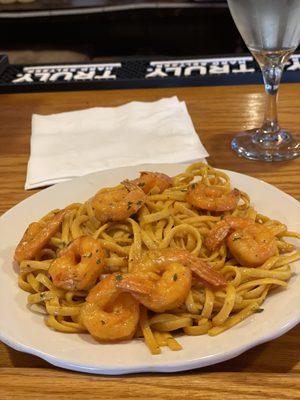 Seasoned pasta with shrimp