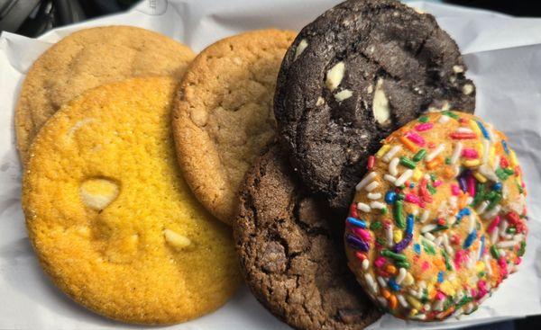 snickerdoodle, lemon, peanut butter supreme, double fudge, Domino (chocolate cookie with white chocolate chips), and birthday cake