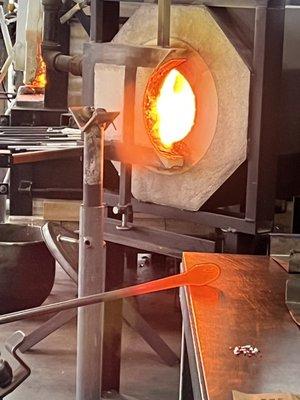 Glass furnace