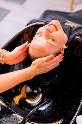 A fan favorite - the amazing shampoo head massage experience!