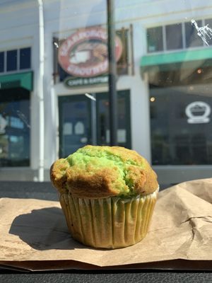 Pistachio muffin