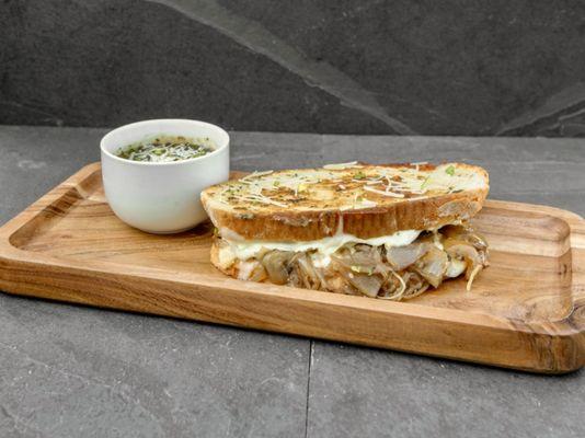 French Onion Cheese 'Wich