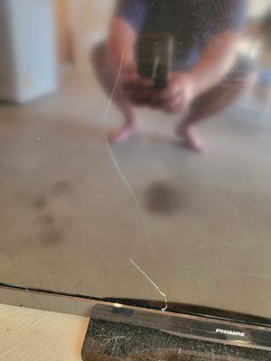 Another picture of the crack in the screen