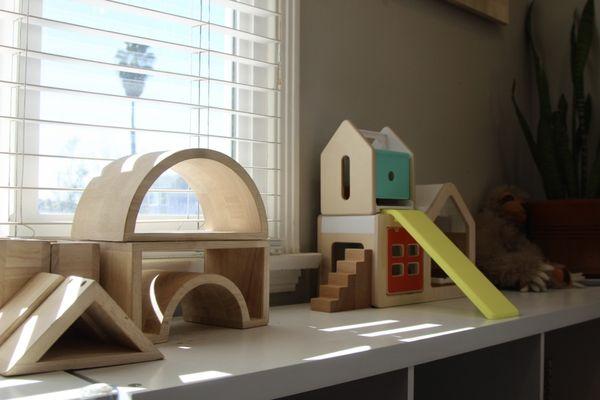 Montessori and Waldorf based toys and learning.