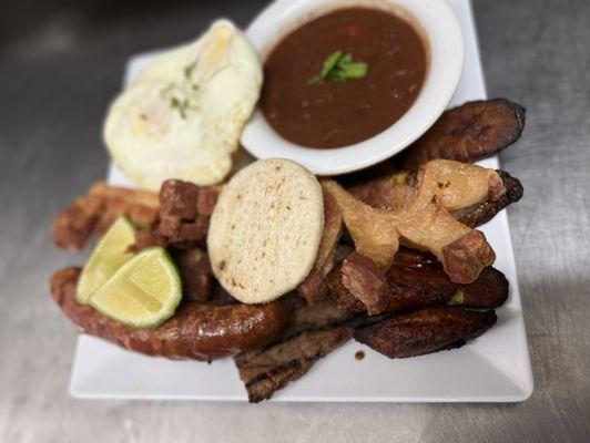 # 14 Bandeja paisa