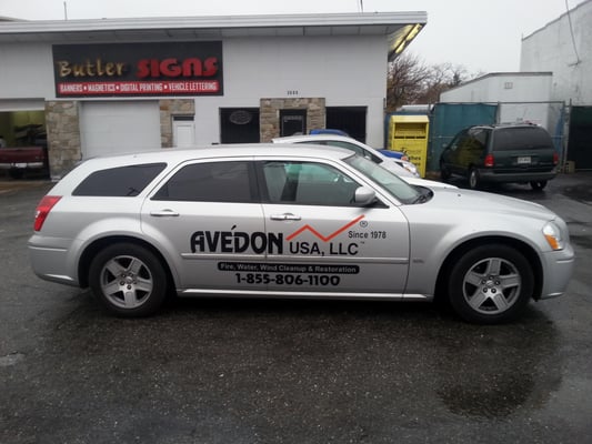 Lettering on car