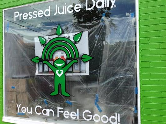 Pressed Juice Daily - window (07AUG2015, prior to opening)