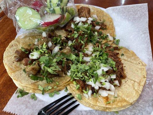 Tacos de tripa y birria