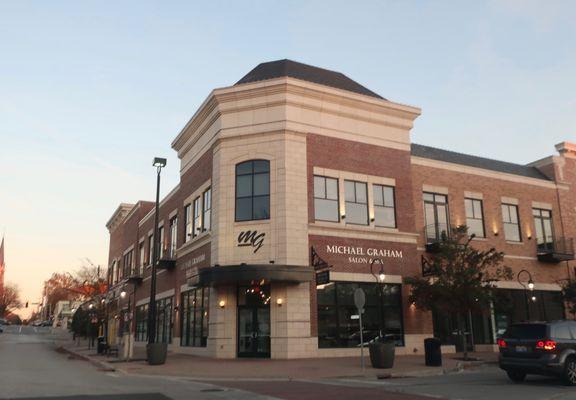 A prominent corner storefront.  Lots of salons and cosmetics shops in DT Naperville!  All the beauties must live here!