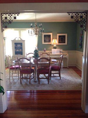 Dining room set to enjoy some snacks and local wines in the afternoon