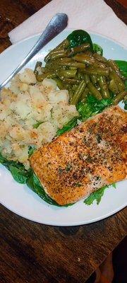 Salmon steak, smothered potatoes with garlic green beans