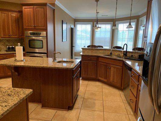 Complete cleanliness of kitchen ready for guest in Airbnb property