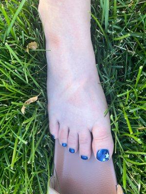 My foot with gel polish from gloss nail