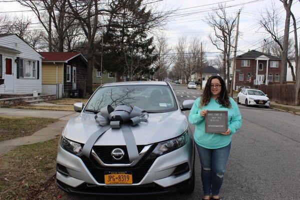 Maria called us because she was tired of sitting in the dealer for hours waiting!! We delivered her new Nissan Rogue right to her door!