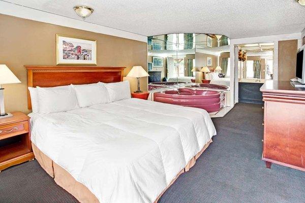 1 King Bed Suite