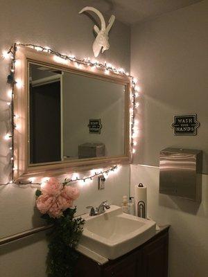 Hello, bathroom of my dreams! Clean and so lovely!