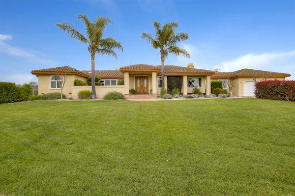 Stunning Aromas Estate located in Logan Knolls -Rachel Lane