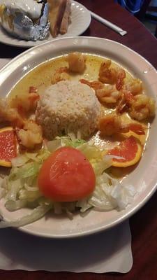 Camarones al mojo de ajo con arroz Shrimp with butter and garlic and rice