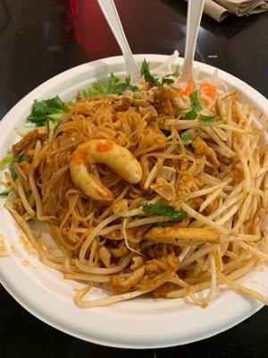 Pad Thai, delicious!!!! Even vegan shrimp