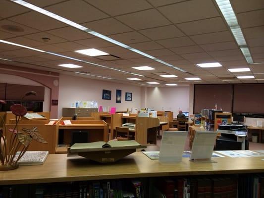 Desks to plug in laptops