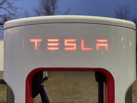 Tesla Supercharger Station ... up close!