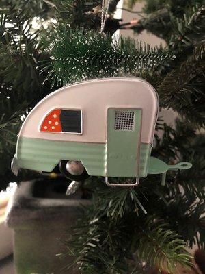 Christmas ornament (vintage camper)