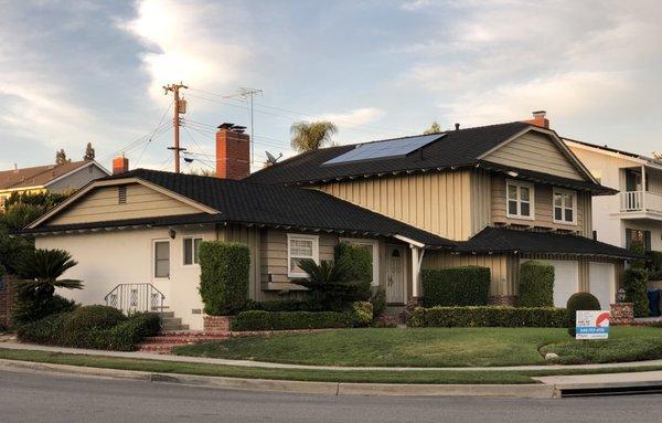 The Ozaki's newly installed GAF Grand Sequoia charcoal roof and 4.8KW Hyundai solar system installed by Sunlife Solar and Roofing