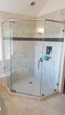 Neo-angle frameless shower.