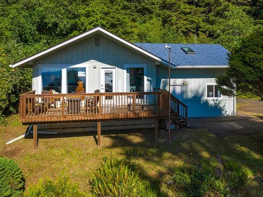 OCEAN VIEW HOME LOCATED RIGHT OFF HWY 101. 
 https://www.hommati.com/3DTour-AerialVideo/95475-us-101-yachats-or--hpi12838599