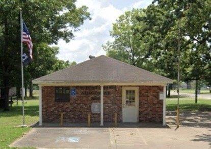 view of front of Amagon post office building