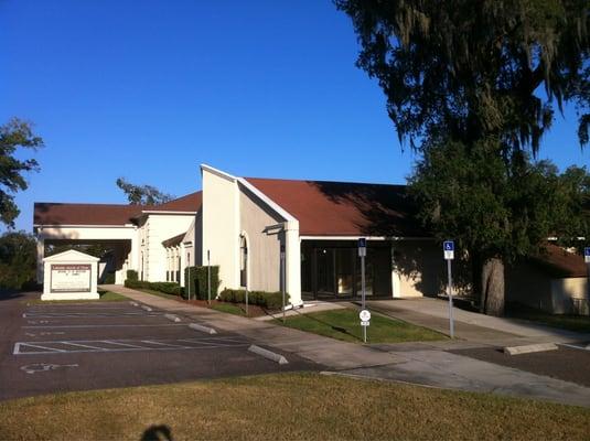 Front elevation of the Lakeside church of Christ