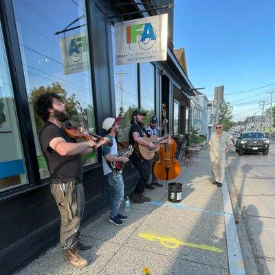 Hollow Turtle performing at Imago Gallery