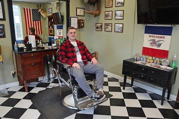  Leland's Barbershop