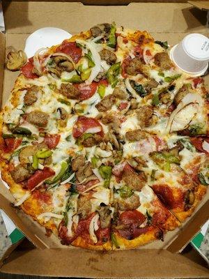 Medium deluxe pizza