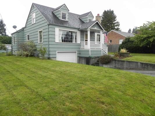 Solid Everett Home loacted cloe to all! Boeing, I-5, and other great amenities...