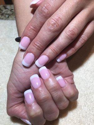 @vickihuibeauty pink and white dipping powder nail ! Opi dip !